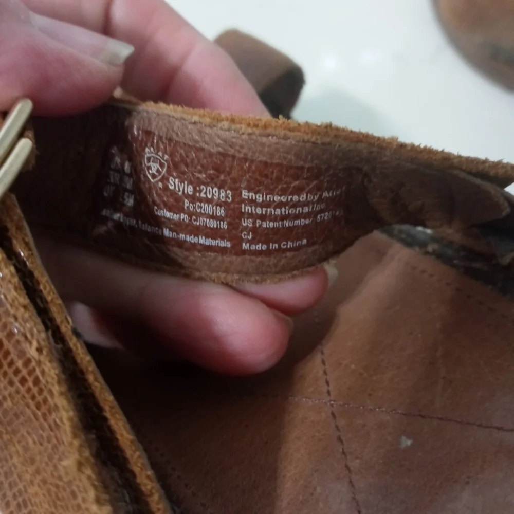 Ariat 20983 Woman's brown Leather Reptile Strappy thong toe wedge sandals 8